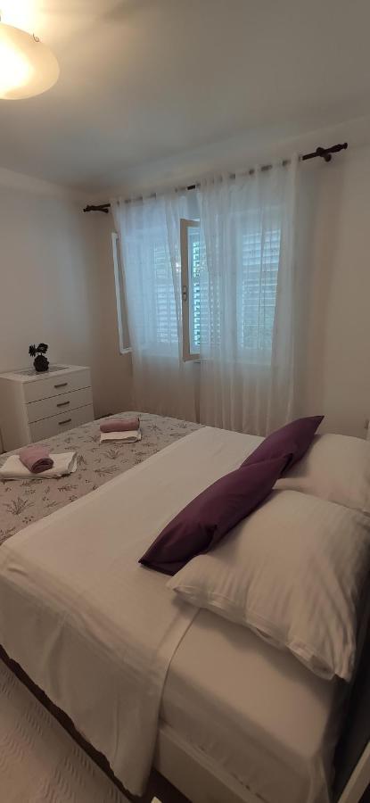 Pahljina Apartment Palit