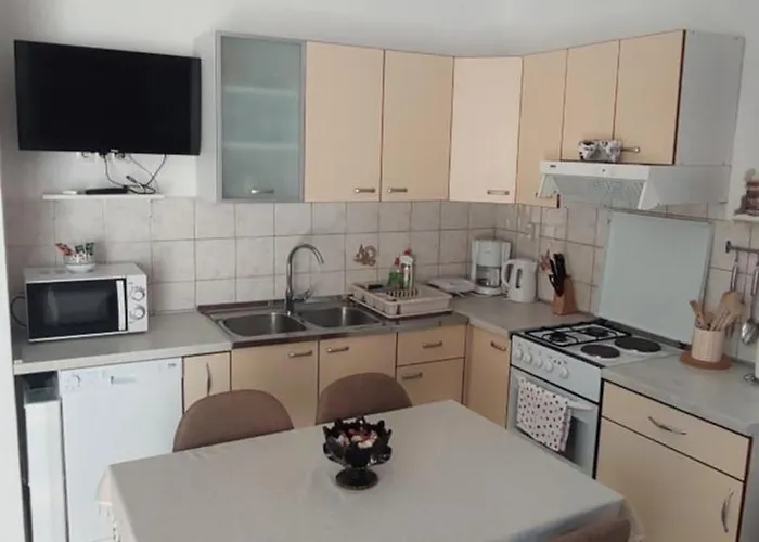 Pahljina Apartments