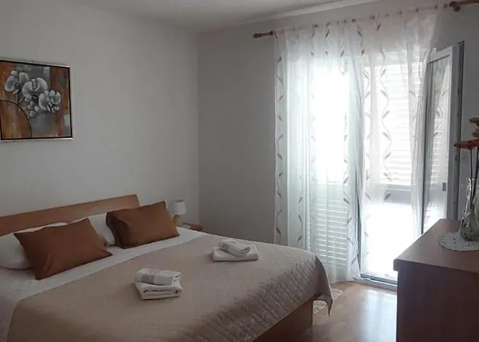 Pahljina Apartments